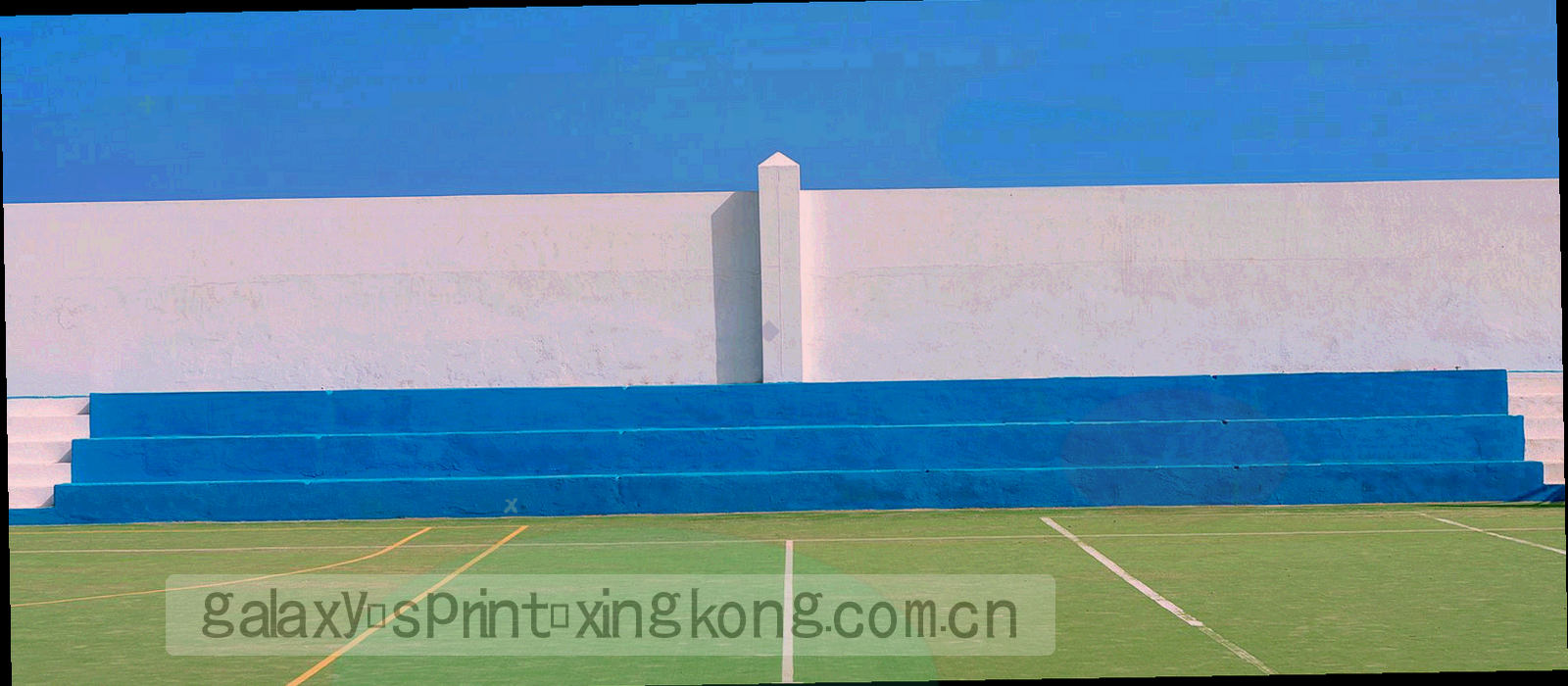 篮球运动残影与光轨构成的抽象背景